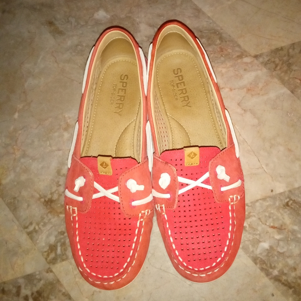 New Women's Size 7 Sperry Coral Colored Slip On Boat Shoes Loafers